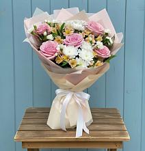 Букет цветов из:  Гвоздики, Орхидеи и Розы #REPLACE_PRED# Таловой