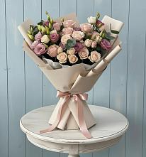 Букет цветов из:  Розы и Лизиантусы в Таловой