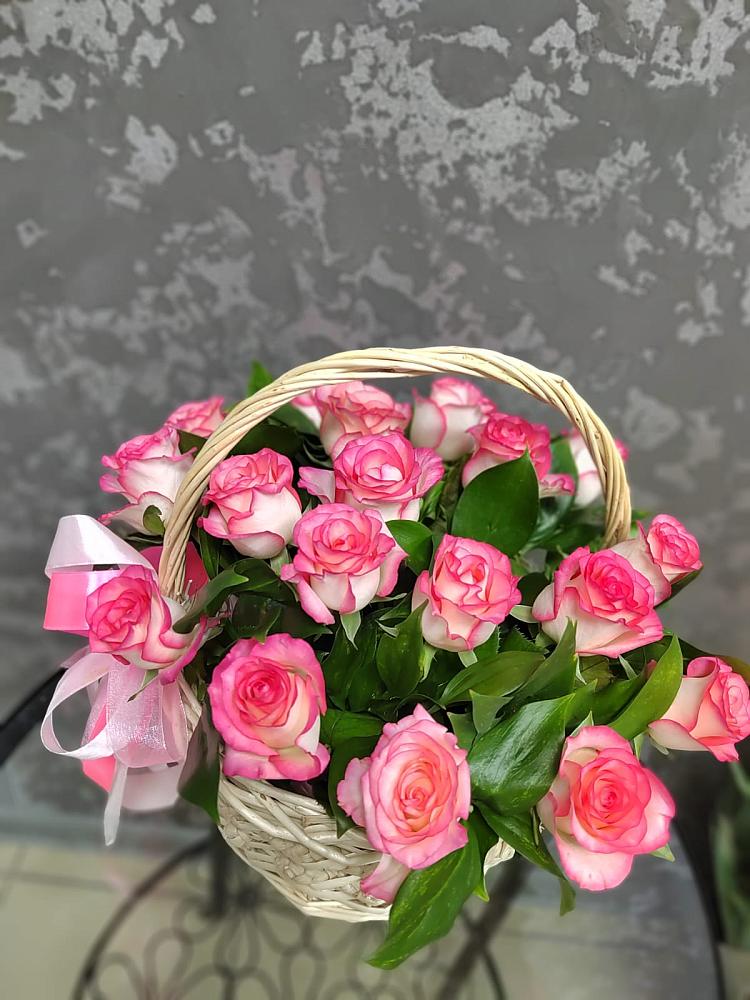 Цветочная композиция из Розы в корзине в Таловой
