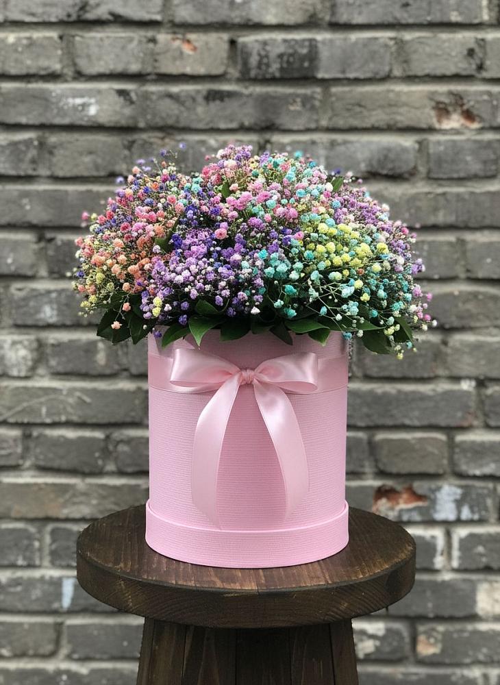 Цветочная композиция из Гипсофила и Розы в шляпной коробке в Таловой