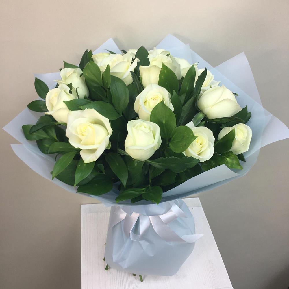 Букет 15 Белых роз Проуд в Таловой