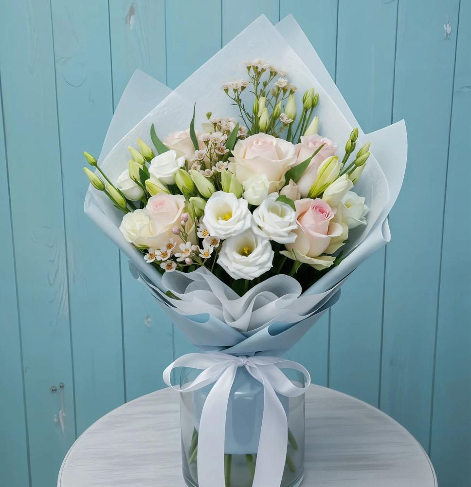 Букет цветов из: Розы и Лизиантусы в Таловой