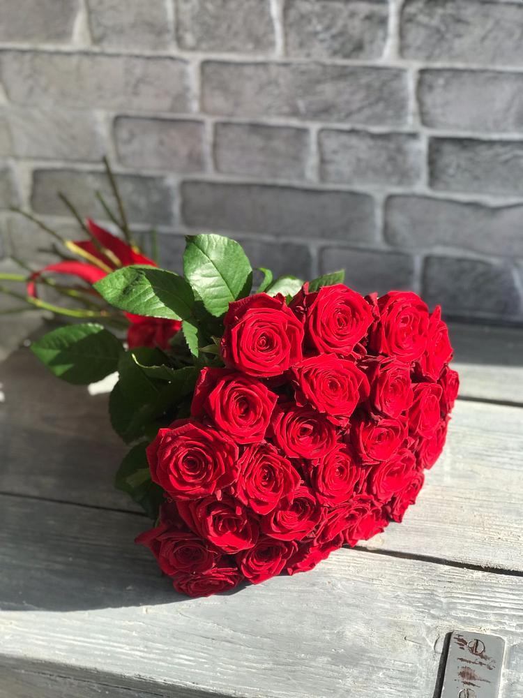 Букет Красные розы Фридом в Таловой