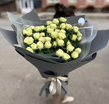 Букет Белые кустовые розы Солинеро в Таловой
