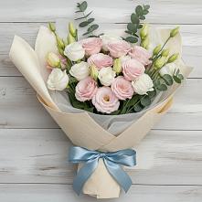 Букет цветов из:  Лизиантусы в Таловой
