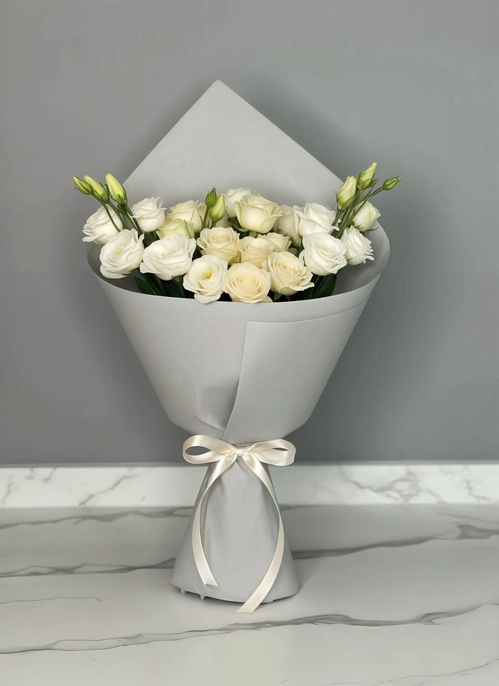 Букет цветов из: Розы и Лизиантусы в Таловой