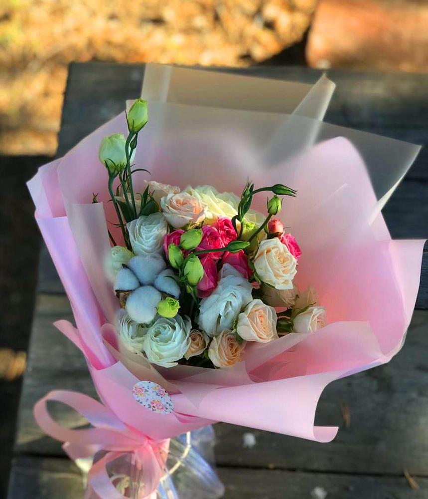 Букет цветов из: Розы и Лизиантусы в Таловой