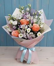 Букет цветов из:  Лизиантусы, Розы, Альстромерии и Гипсофила в Таловой