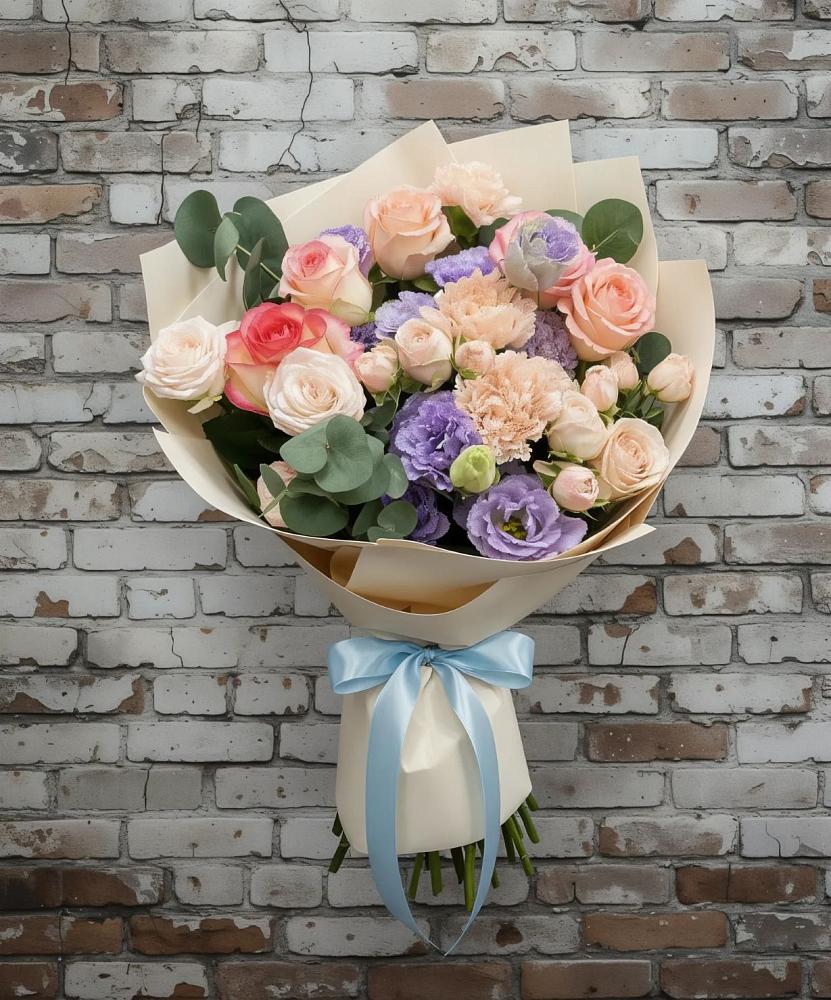 Букет цветов из: Розы, Лизиантусы и Гвоздики в Таловой