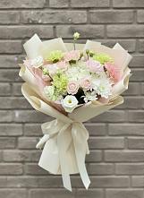 Букет цветов из:  Гвоздики, Розы, Лизиантусы и Хризантемы в Таловой