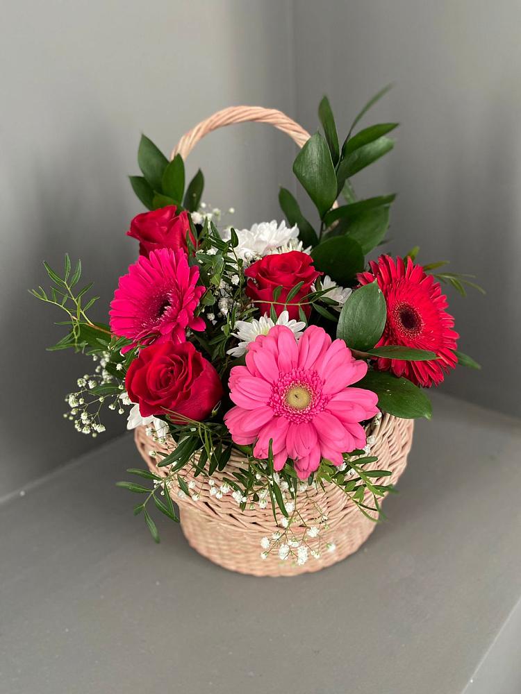 Цветочная композиция из Розы, Хризантемы и Герберы в корзине в Таловой