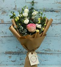 Букет цветов из:  Розы и Лизиантусы в Таловой
