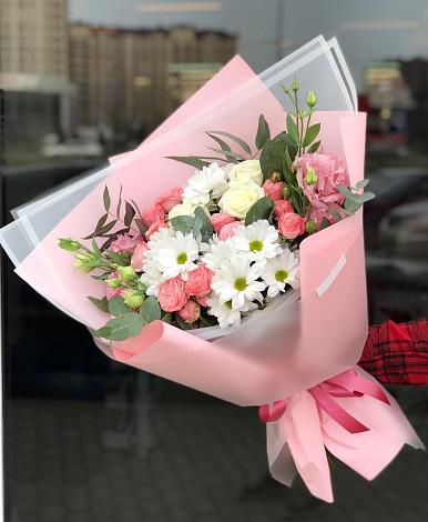 Букет цветов из: Розы, Лизиантусы и Хризантемы в Таловой