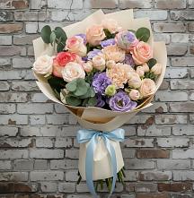 Букет цветов из:  Розы, Лизиантусы и Гвоздики в Таловой