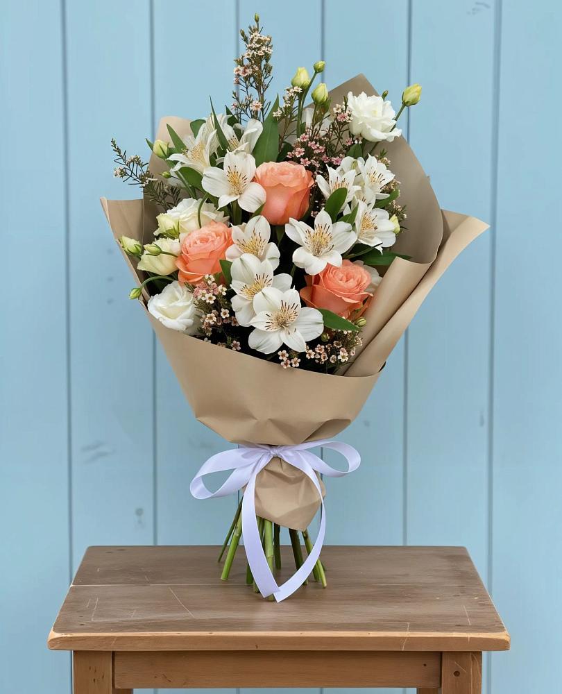 Букет цветов из: Альстромерии, Лизиантусы, Розы и Хризантемы в Таловой