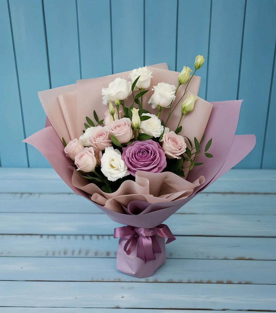 Букет цветов из: Розы и Лизиантусы в Таловой